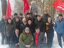 Иван Левченко принял участие в возложении цветов к памятнику В.И. Ленину