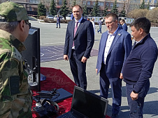 Юрий Баранчук посетил День открытых дверей в областном военкомате 