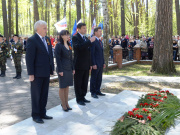 Ковин В.А. во время торжественного открытия памятного Мемориала жителям села Лебедевка