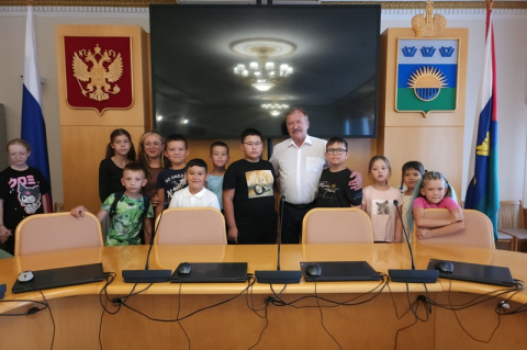 Владимир Нефедьев встретился с участниками летней смены сельского пришкольного лагеря «Радуга»