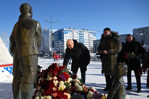 Дмитрий Плотников почтил память погибших и пострадавших в результате теракта в «Крокус Сити Холле» 