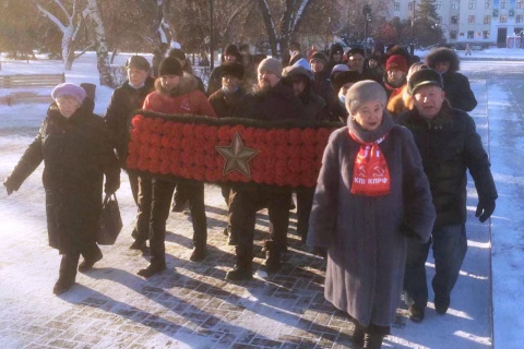 Тамара Казанцева приняла участие в возложении цветов к памятнику Владимиру Ленину