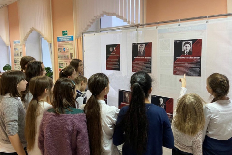 Общественная молодёжная палата в рамках проекта «Большая история» организовала фотовыставки в школах Тюменской области