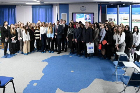 Иван Вершинин провел парламентский урок для студентов колледжа