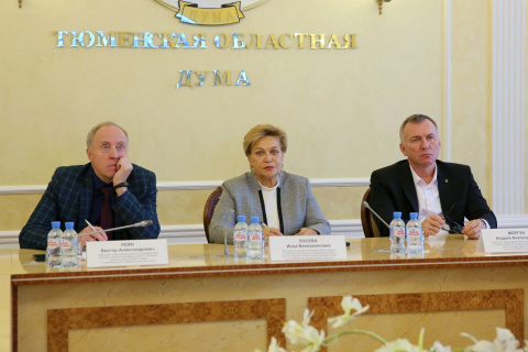 Областные депутаты приняли участие в «правительственном часе» с главой МЧС Александром Куренковым