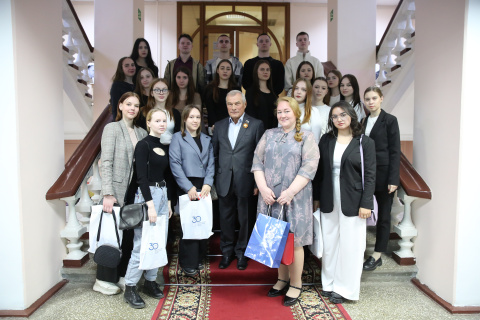 Владимир Ульянов провёл парламентский урок для студентов Тюменского колледжа экономики, управления и права