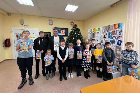 Александр Чепик подарил новогодние подарки детям города Заводоуковск