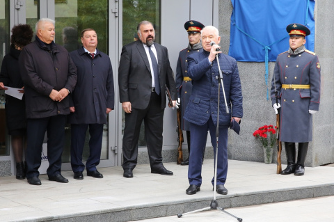 Сергей Корепанов принял участие в церемонии открытия мемориальной доски в честь  легендарного авиатора Геннадия Ласкина