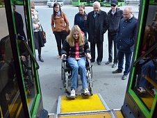 Доступность городских автобусов для пассажиров с ограниченными возможностями проверила экспертная группа во главе с Владимиром Столяровым