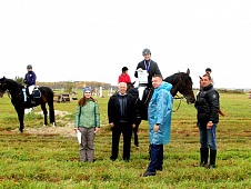 Областные депутаты поздравили победителей и призеров Кубка Тюменской областной Думы по конному спорту