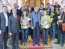В Тюменской областной Думе наградили лучших парламентских корреспондентов