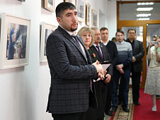 Депутаты ЛДПР приняли участие в открытии выставки памяти погибшего военкора Ростислава Журавлева