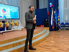 Денис Ващенко провел парламентский урок в первой школе Тарко-Сале