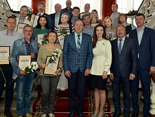 В областной Думе наградили победителей конкурса «Парламентский корреспондент»