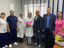 Дмитрий Плотников поздравил медицинских работников 