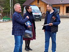 Владимир Нефедьев поздравил коллектив станции скорой медицинской помощи в Нягани