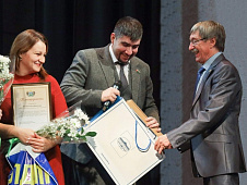 Иван Вершинин поздравил с 70-летним юбилеем ишимскую детскую школу искусств