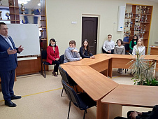 Юрий Баранчук провёл открытый урок для старшеклассников тюменской школы №69