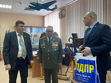 Артем Зайцев посетил музей в отделении ДОСААФ в Сургуте 