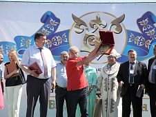 Владимир Ульянов принял участие в областном XXI региональном казахском народном празднике Курултай в селе Бердюжье