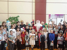 Тамара Казанцева подарила новогодний праздник 2000 детей из Тюменской области