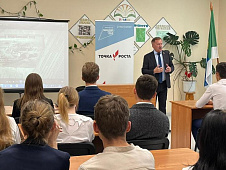 Владимир Нефедьев провел парламентский урок для старшеклассников 
