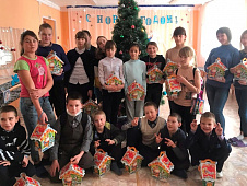 Владимир Ульянов вручил подарки воспитанникам сорокинской коррекционной школы