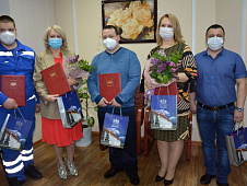 Инна Лосева поздравила сотрудников скорой помощи в Радужном