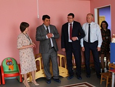 Юрий Холманский провел рабочую встречу с руководством детского сада «Радуга»  в Югорске