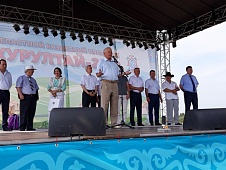 Владимир Столяров принял участие в праздновании Курултая в селе Исетское