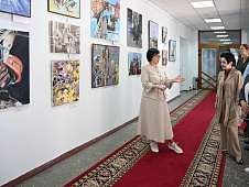 В областной думе открылась выставка Любови Маковской «Нефть как искусство»
