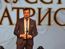 Денис Ващенко вручил награды молодым патриотам Пуровского района