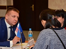 Богдан Богославец принял участие в едином Дне приема граждан в Нефтеюганске