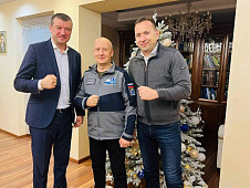 По приглашению Дмитрия Плотникова Новый Уренгой посетил многократный чемпион мира Евгений Макаренко
