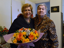 Инна Лосева вручила медали к 75-летию Победы участникам трудового фронта