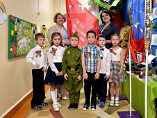 Лариса Цупикова приняла участие в открытии патриотического уголка и музея воинской славы в тюменском детском саду № 134 