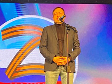 Денис Ващенко выступил на митинге-концерте «ZА НАШИХ»