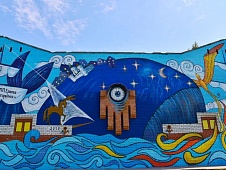 Центр Тобольска украсило граффити с Коньком-Горбунком