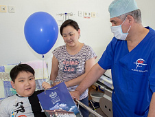 Альберт Суфианов встретился с маленькими пациентами в детском отделении Федерального центра нейрохирургии 