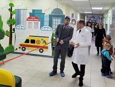Иван Вершинин помог организовать детскую игровую комнату в поликлинике